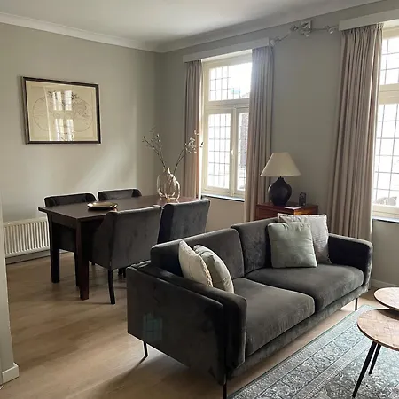 Au Quartier מלון