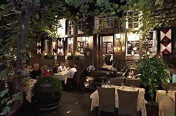 Au Quartier Hotel