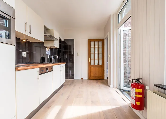 Au Quartier מלון