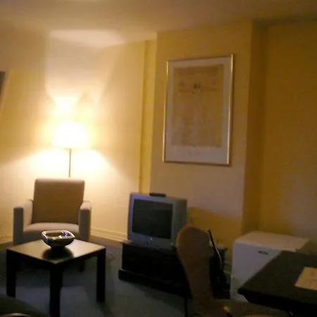 Au Quartier Hotel